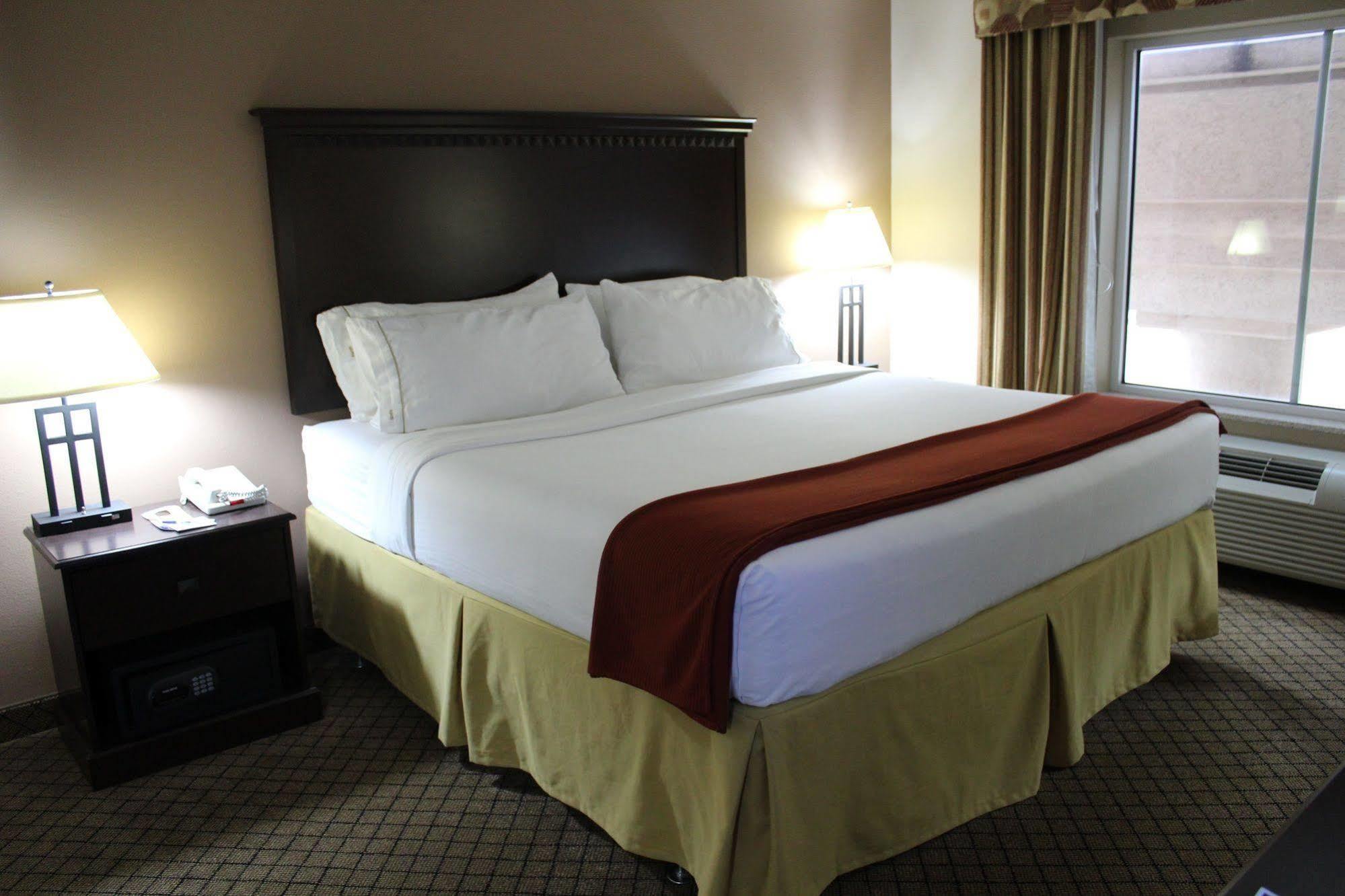 Holiday Inn Express Hotel & Suites Sedalia By Ihg Luaran gambar