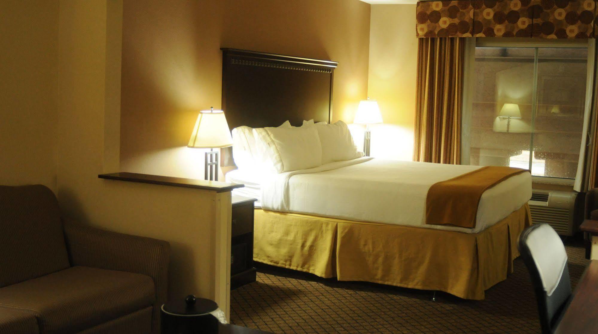 Holiday Inn Express Hotel & Suites Sedalia By Ihg Luaran gambar